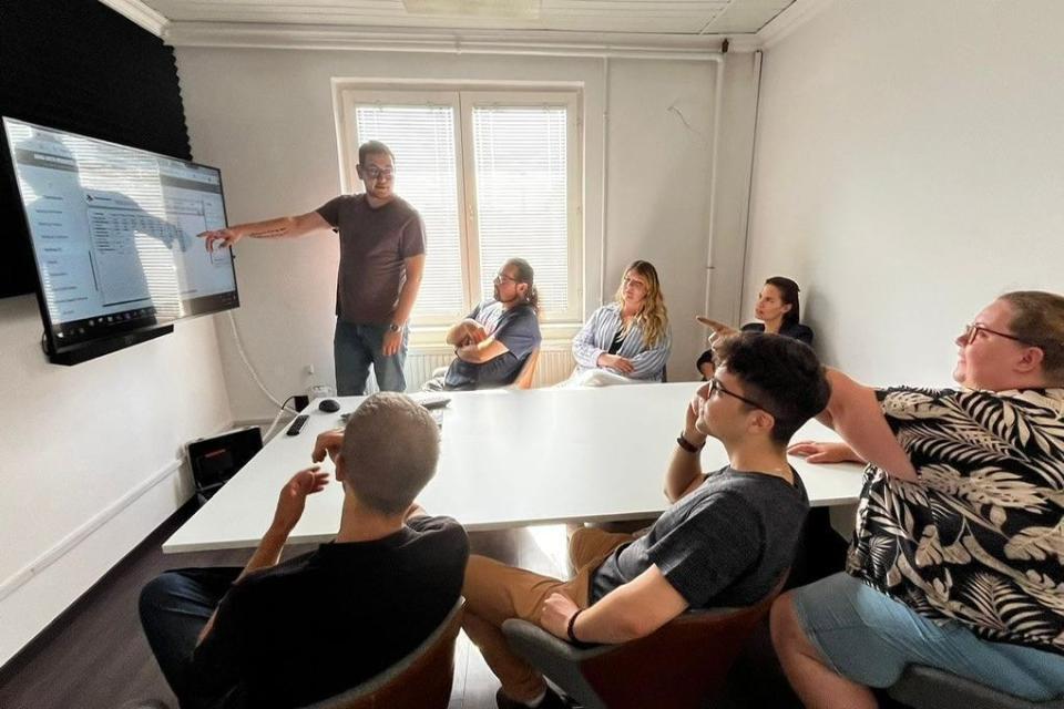 Van den Bosch Hungary